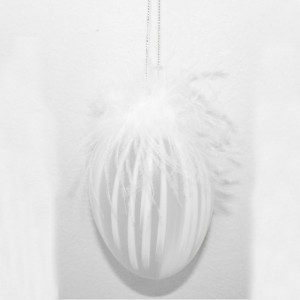 GLASS EGG WITH FEATHERS FROM APP. 12 cm - white
